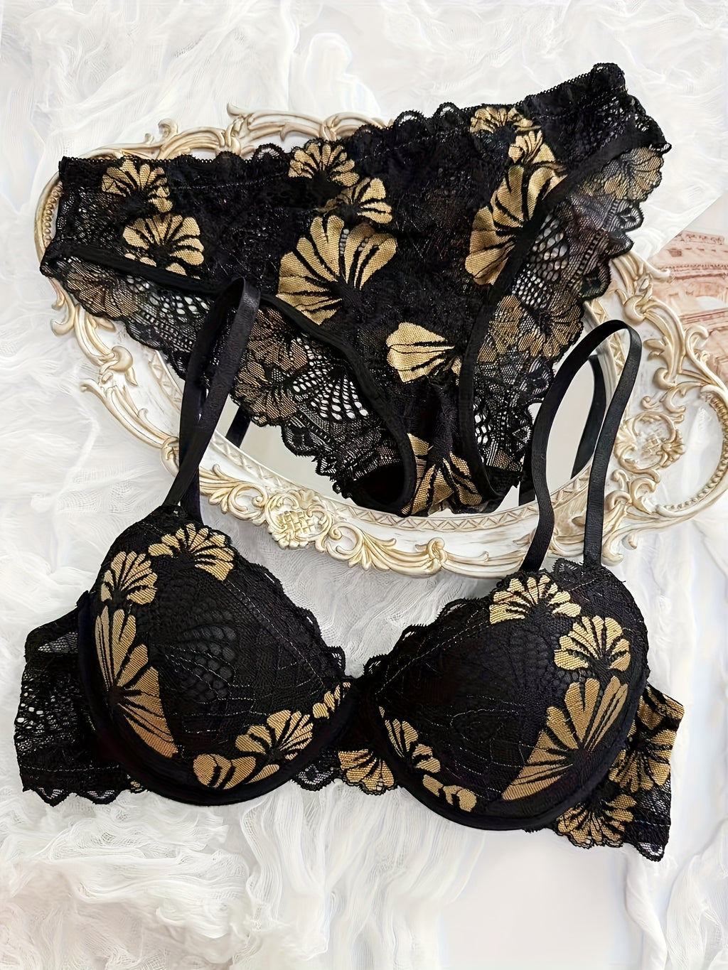 Halloween New Women's Sexy Lace Golden Wire Push-Up Bra Set