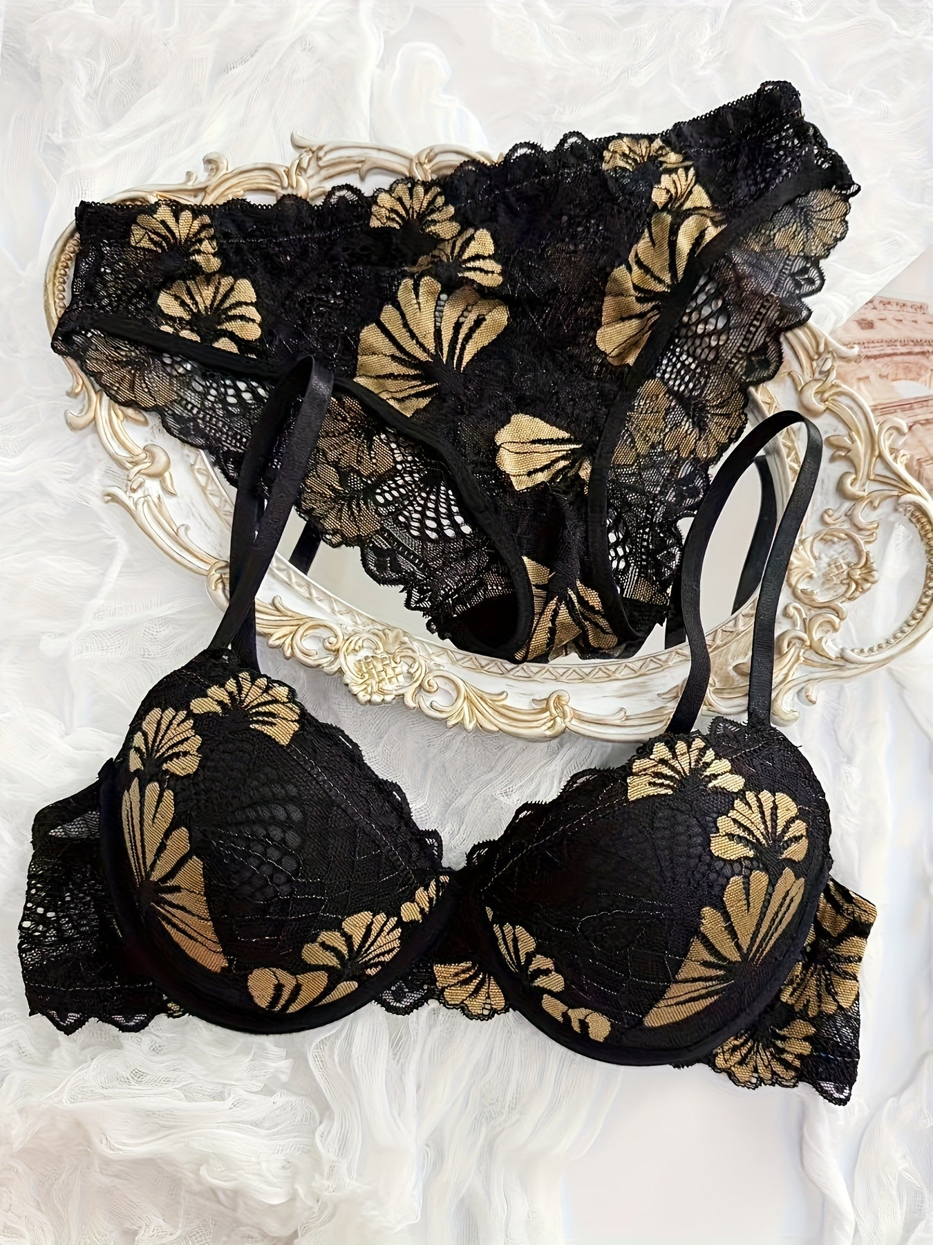 Halloween New Women's Sexy Lace Golden Wire Push-Up Bra Set