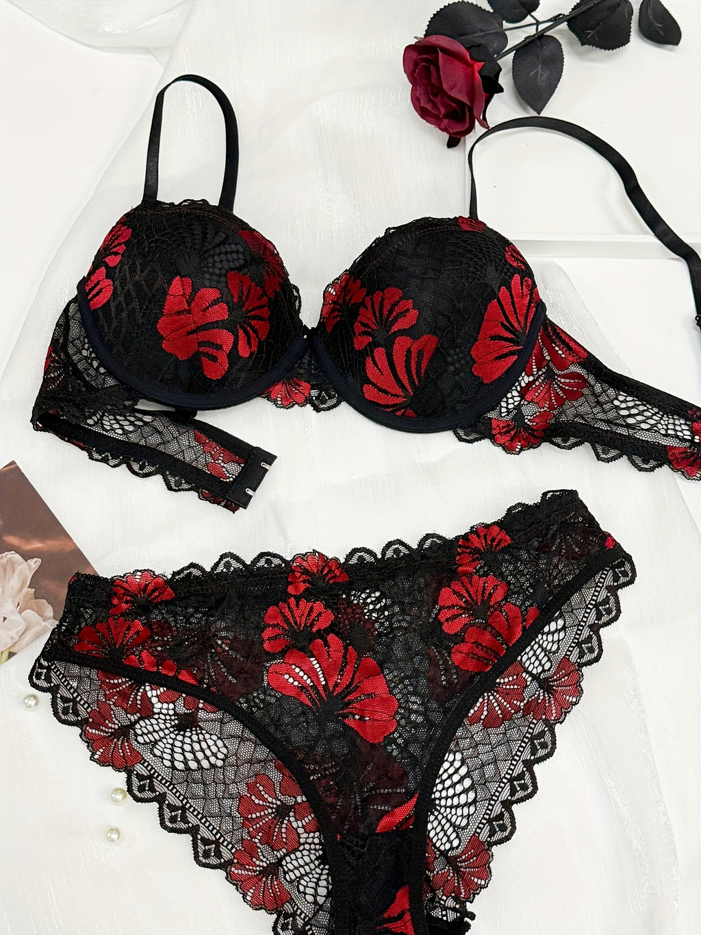 Halloween New Women's Sexy Lace Golden Wire Push-Up Bra Set