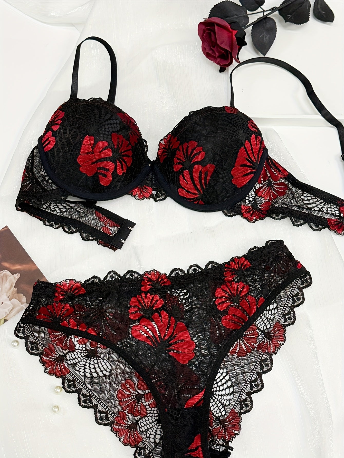 Halloween New Women's Sexy Lace Golden Wire Push-Up Bra Set