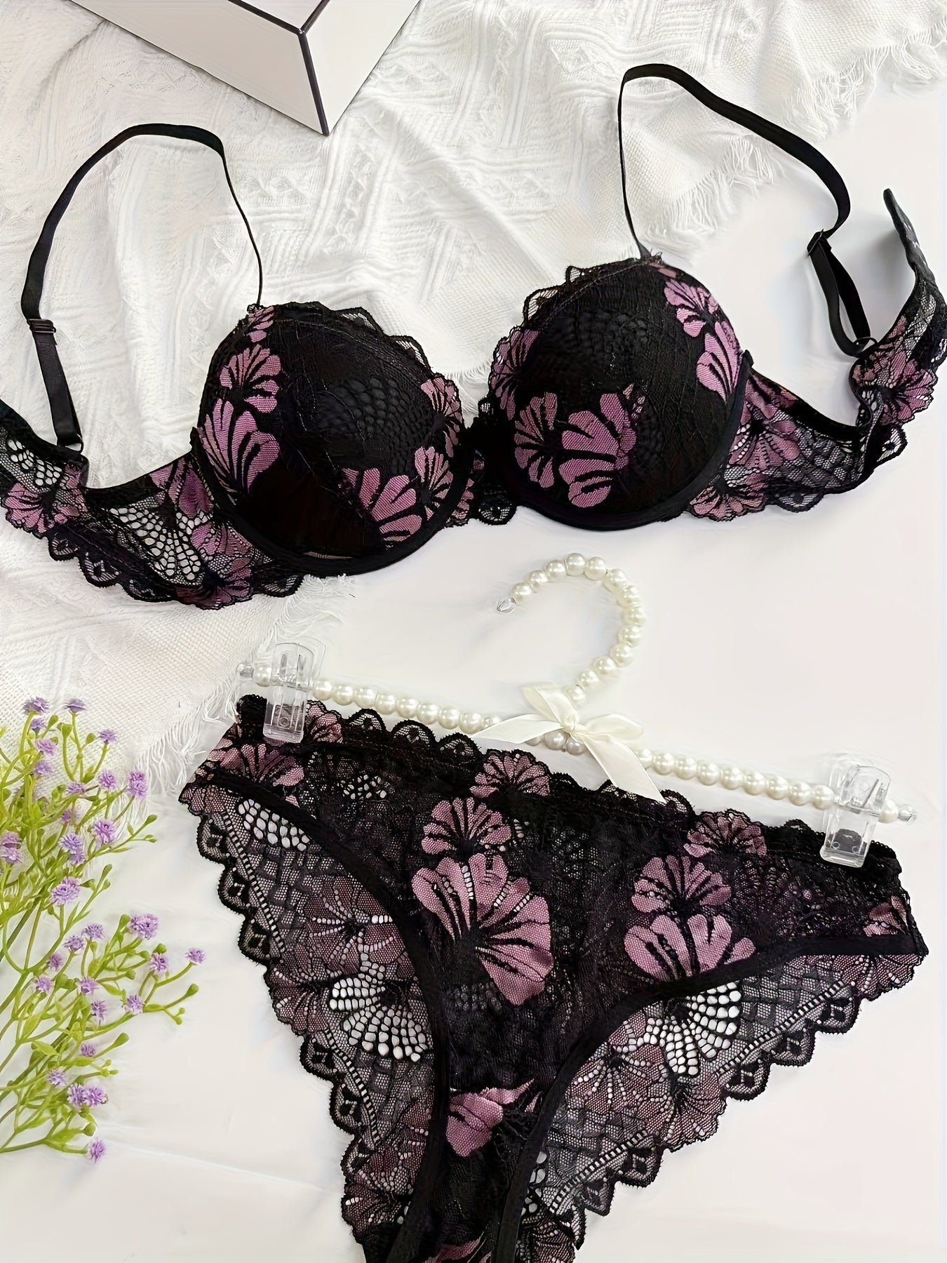 Halloween New Women's Sexy Lace Golden Wire Push-Up Bra Set