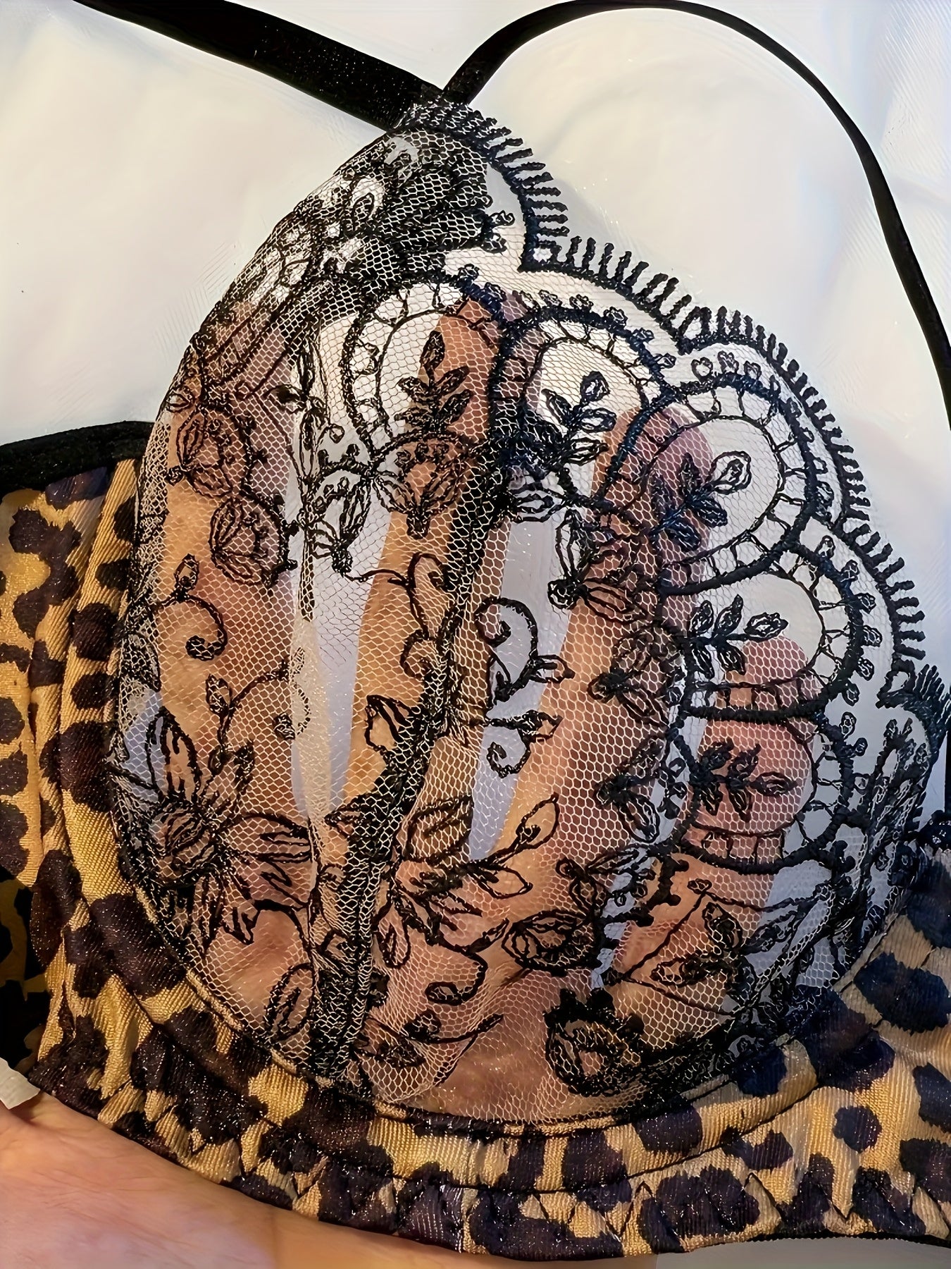 Ladies' Wild Charm Leopard Print Embroidered Lace Semi-Transparent Lingerie Set, Featuring Three-Dimensional Embroidered Patterns on The Cup, Adjustable Shoulder Straps for