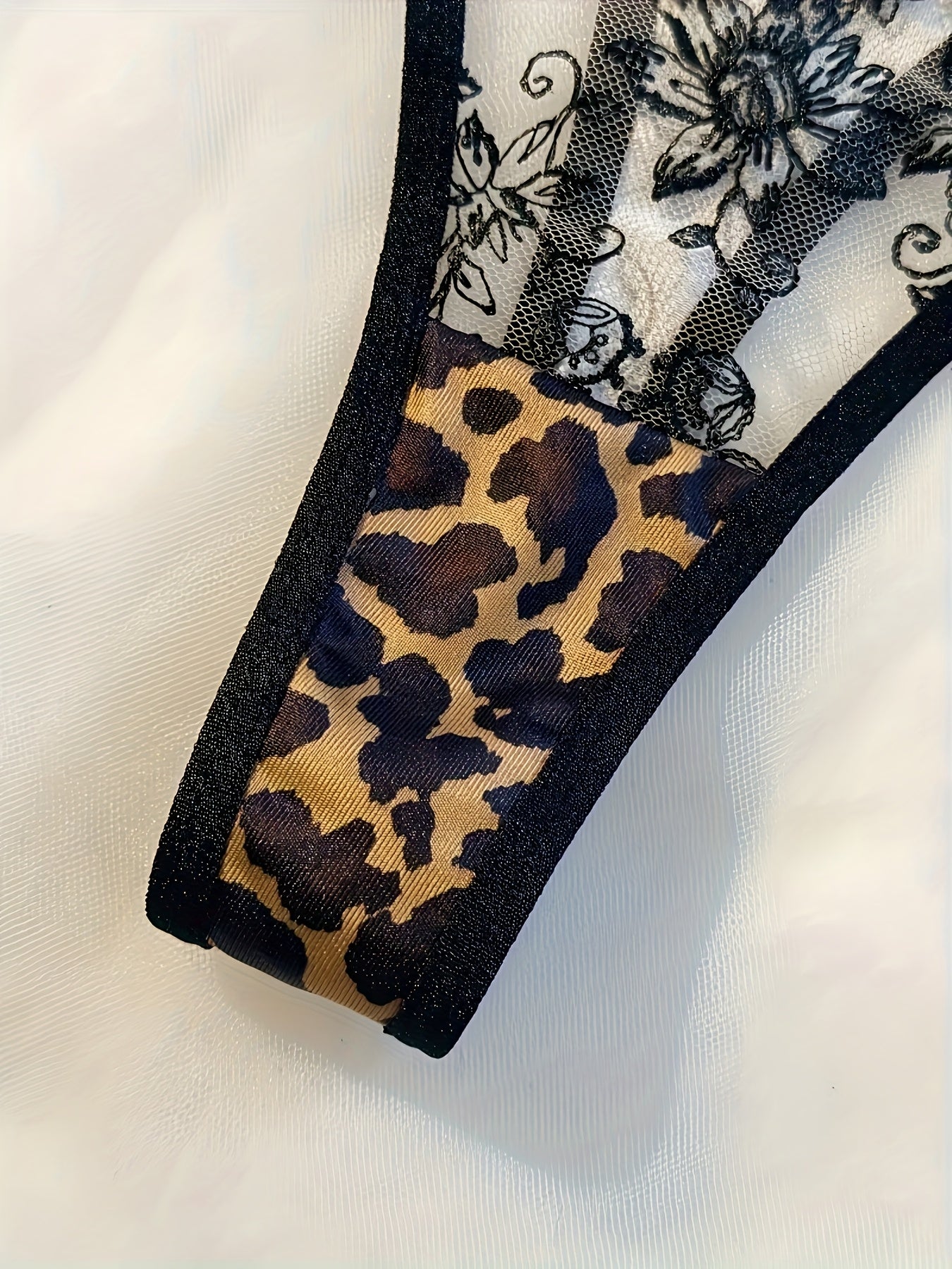 Ladies' Wild Charm Leopard Print Embroidered Lace Semi-Transparent Lingerie Set, Featuring Three-Dimensional Embroidered Patterns on The Cup, Adjustable Shoulder Straps for