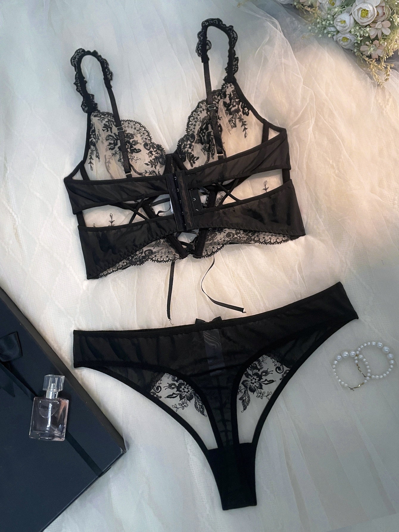 Plus Size Sexy Embroidered Lingerie Set