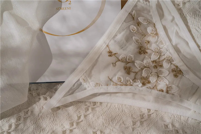 Nouvelle broderie dentelle fleurs sous-vêtements français Sexy corps façonnage Push Up soutien-gorge ensemble romantique blanc Lingerie soutiens-gorge et culottes ensemble