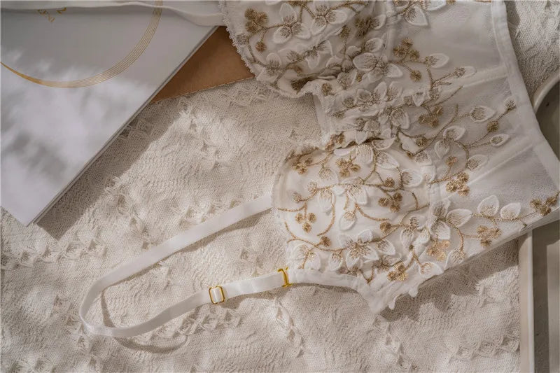 Nouvelle broderie dentelle fleurs sous-vêtements français Sexy corps façonnage Push Up soutien-gorge ensemble romantique blanc Lingerie soutiens-gorge et culottes ensemble