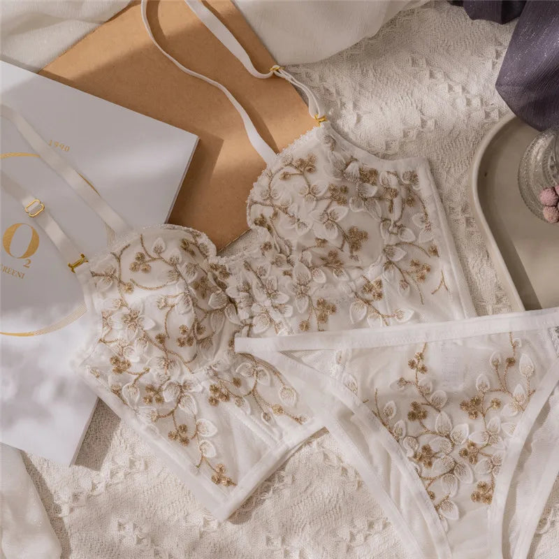 Nouvelle broderie dentelle fleurs sous-vêtements français Sexy corps façonnage Push Up soutien-gorge ensemble romantique blanc Lingerie soutiens-gorge et culottes ensemble