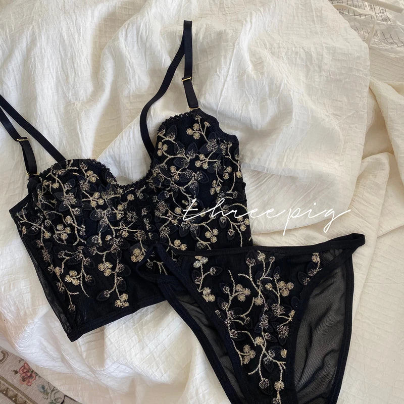 Nouvelle broderie dentelle fleurs sous-vêtements français Sexy corps façonnage Push Up soutien-gorge ensemble romantique blanc Lingerie soutiens-gorge et culottes ensemble