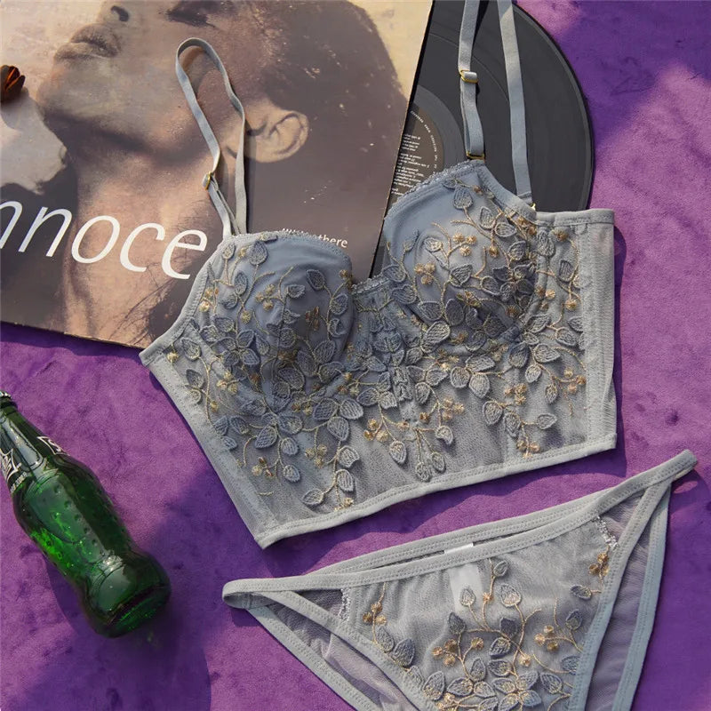 Nouvelle broderie dentelle fleurs sous-vêtements français Sexy corps façonnage Push Up soutien-gorge ensemble romantique blanc Lingerie soutiens-gorge et culottes ensemble