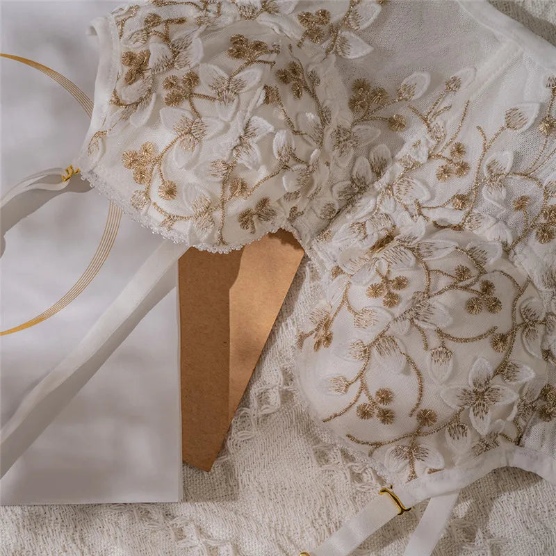 Nouvelle broderie dentelle fleurs sous-vêtements français Sexy corps façonnage Push Up soutien-gorge ensemble romantique blanc Lingerie soutiens-gorge et culottes ensemble