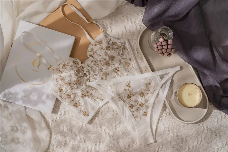 Nouvelle broderie dentelle fleurs sous-vêtements français Sexy corps façonnage Push Up soutien-gorge ensemble romantique blanc Lingerie soutiens-gorge et culottes ensemble