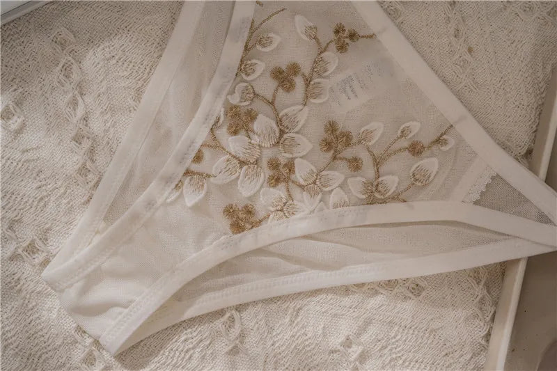 Nouvelle broderie dentelle fleurs sous-vêtements français Sexy corps façonnage Push Up soutien-gorge ensemble romantique blanc Lingerie soutiens-gorge et culottes ensemble