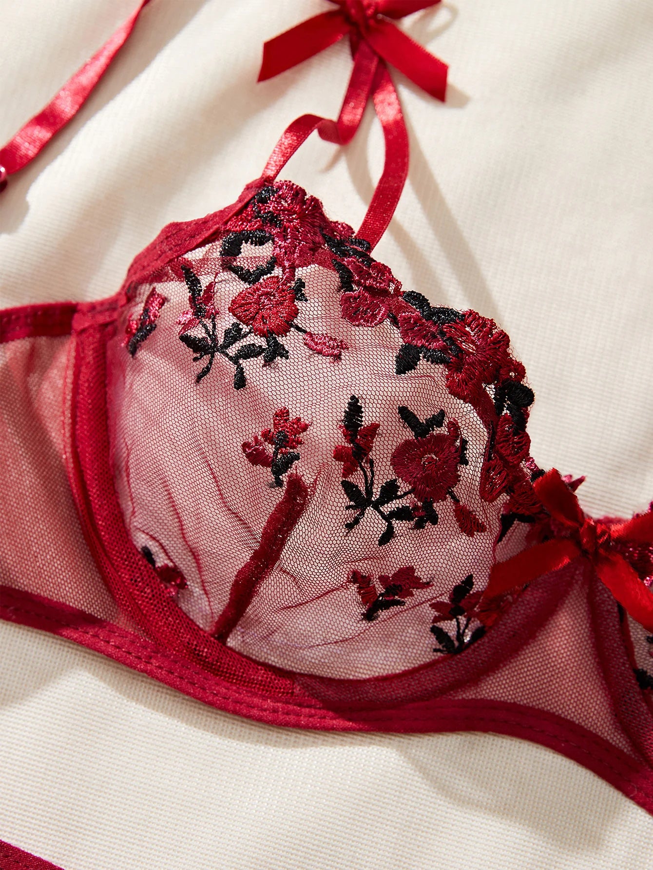 Ensemble de soutien-gorge et culotte en dentelle, lingerie sensuelle, broderie florale transparente, olympiques sexy, chaud, 2 pièces, 7.0, 2024