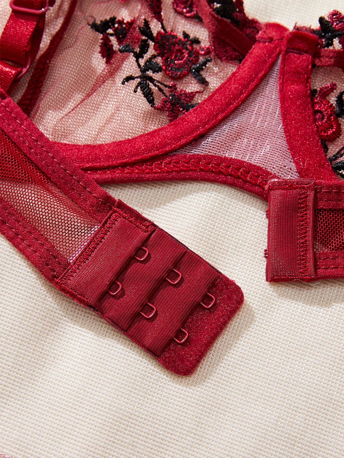 Ensemble de soutien-gorge et culotte en dentelle, lingerie sensuelle, broderie florale transparente, olympiques sexy, chaud, 2 pièces, 7.0, 2024