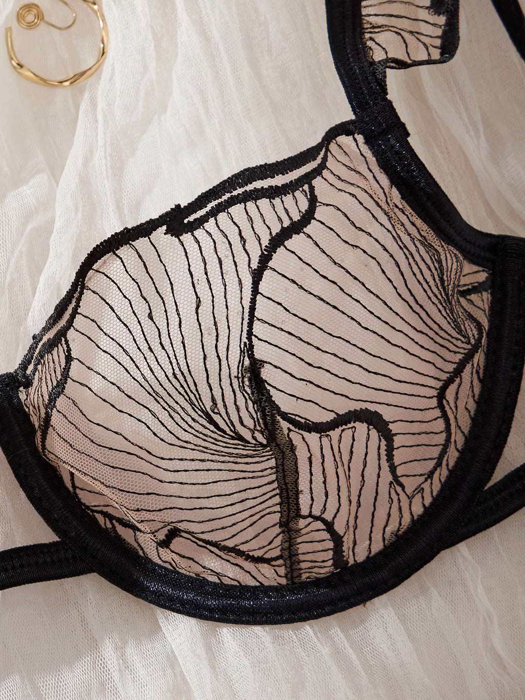 Fashionable and Sexy Embroidered Patterned Sheer Lingerie Set, Showcasing a Woman's Elegant Charm and Passionate, Alluring Figure. The Bra Highlights the Contours of the Bust, Offering a Refined and Seductive Look for Parties