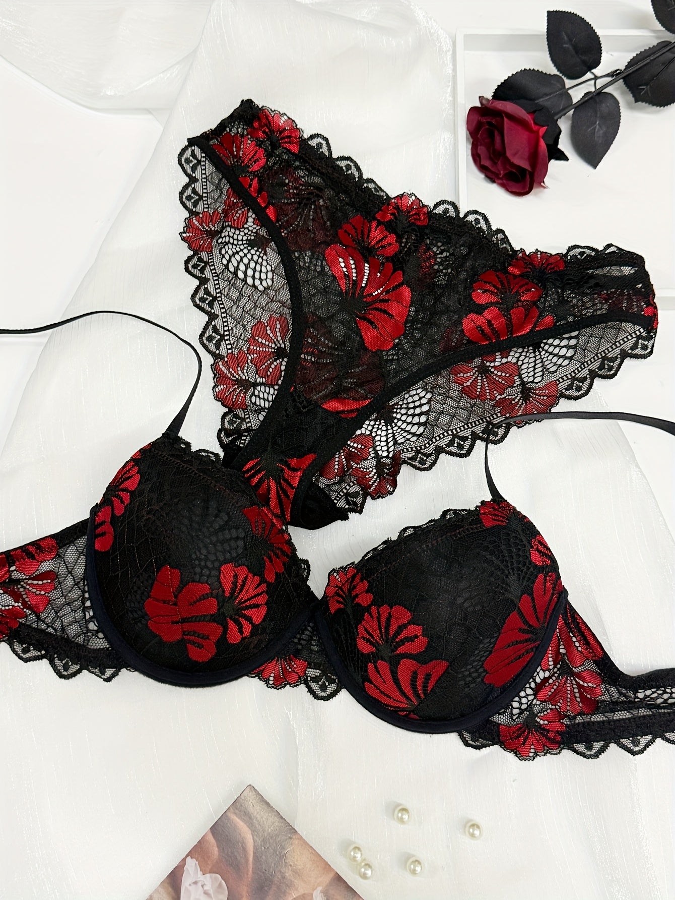 Halloween New Women's Sexy Lace Golden Wire Push-Up Bra Set